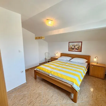 Appartement Tom V Nv With Sea View, 250m From The Novi Vinodolski