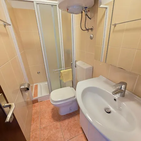 Appartement Tom V Nv With Sea View, 250m From The Novi Vinodolski