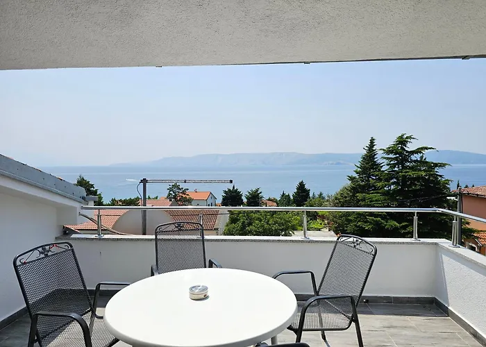 Apartmán Tom V Nv With Sea View, 250m From The Novi Vinodolski